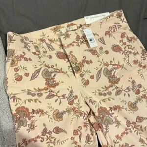 Size 4 loft “girlfriend chino” tags on never worn